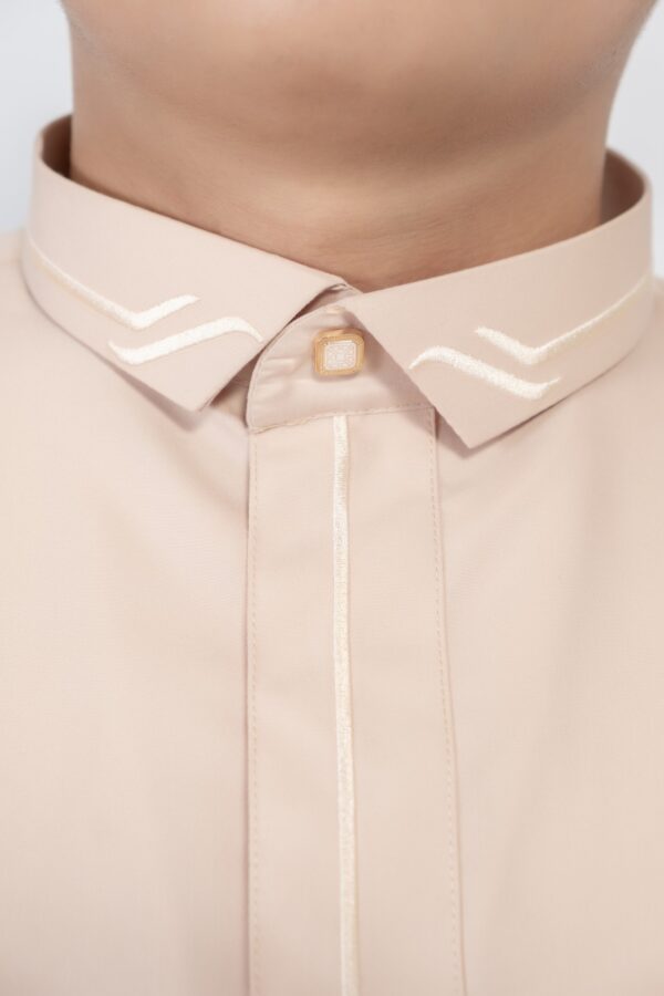 Embroidery Classic Collar Thobe - Image 5