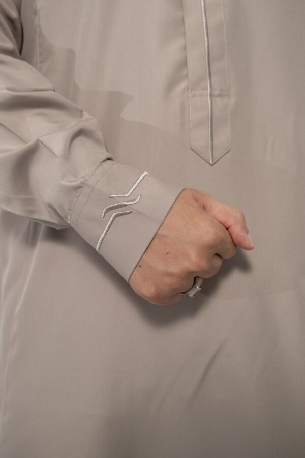 Ash Classic Band Collar Thobe