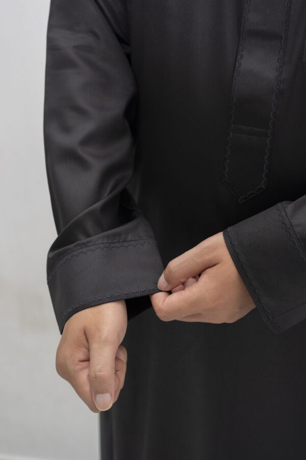 Black Classic China Collar Embroidery Thobe